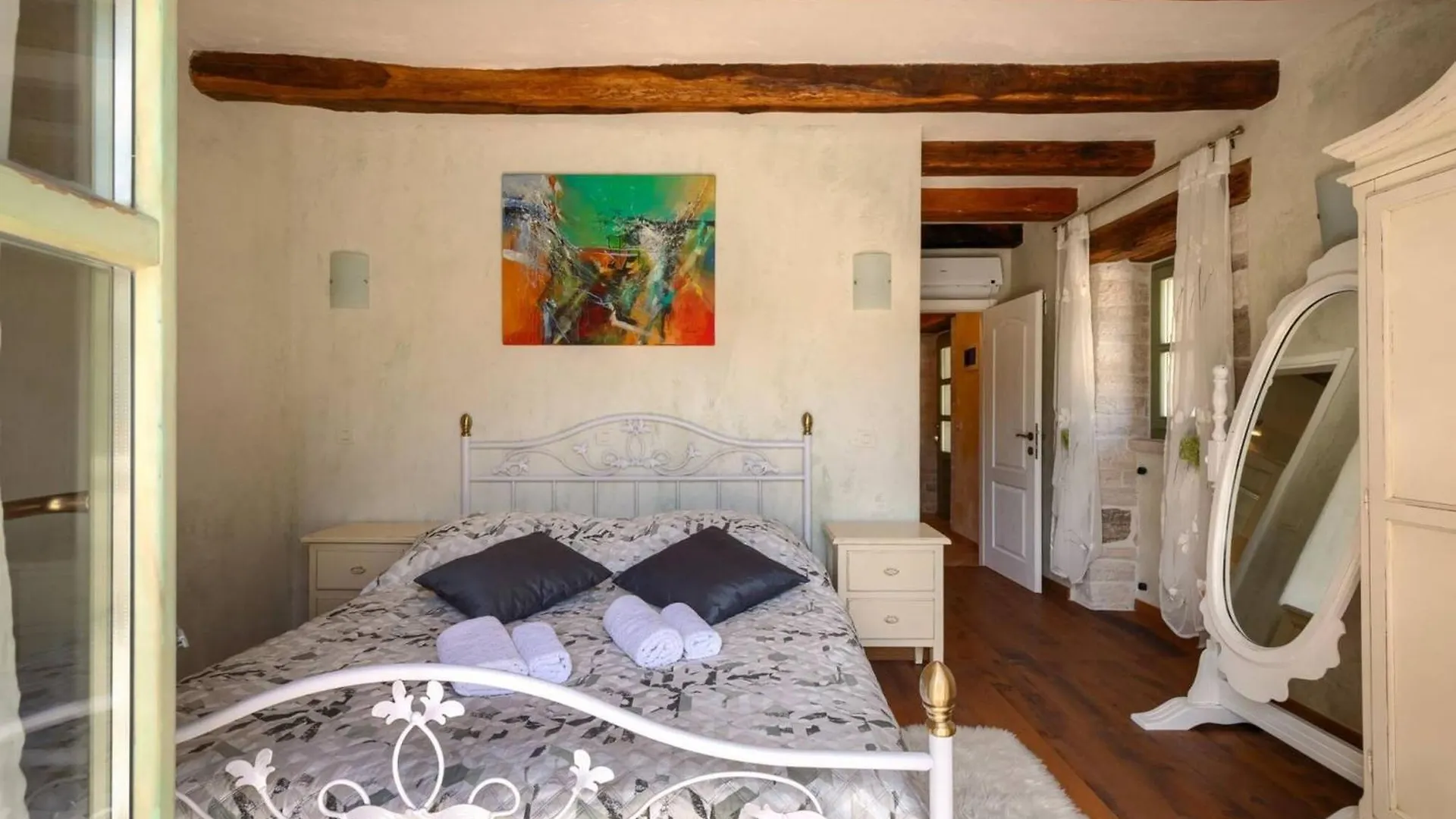 Rustic Villa Zvonar With Pool In Motovun Rakotule