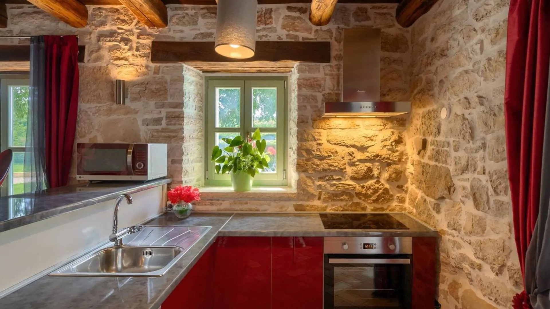 Rustic Villa Zvonar With Pool In Motovun Rakotule