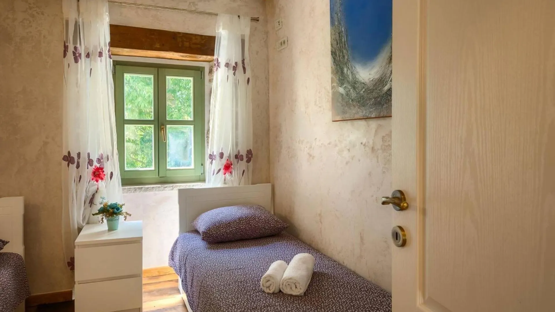 Rustic Villa Zvonar With Pool In Motovun Rakotule