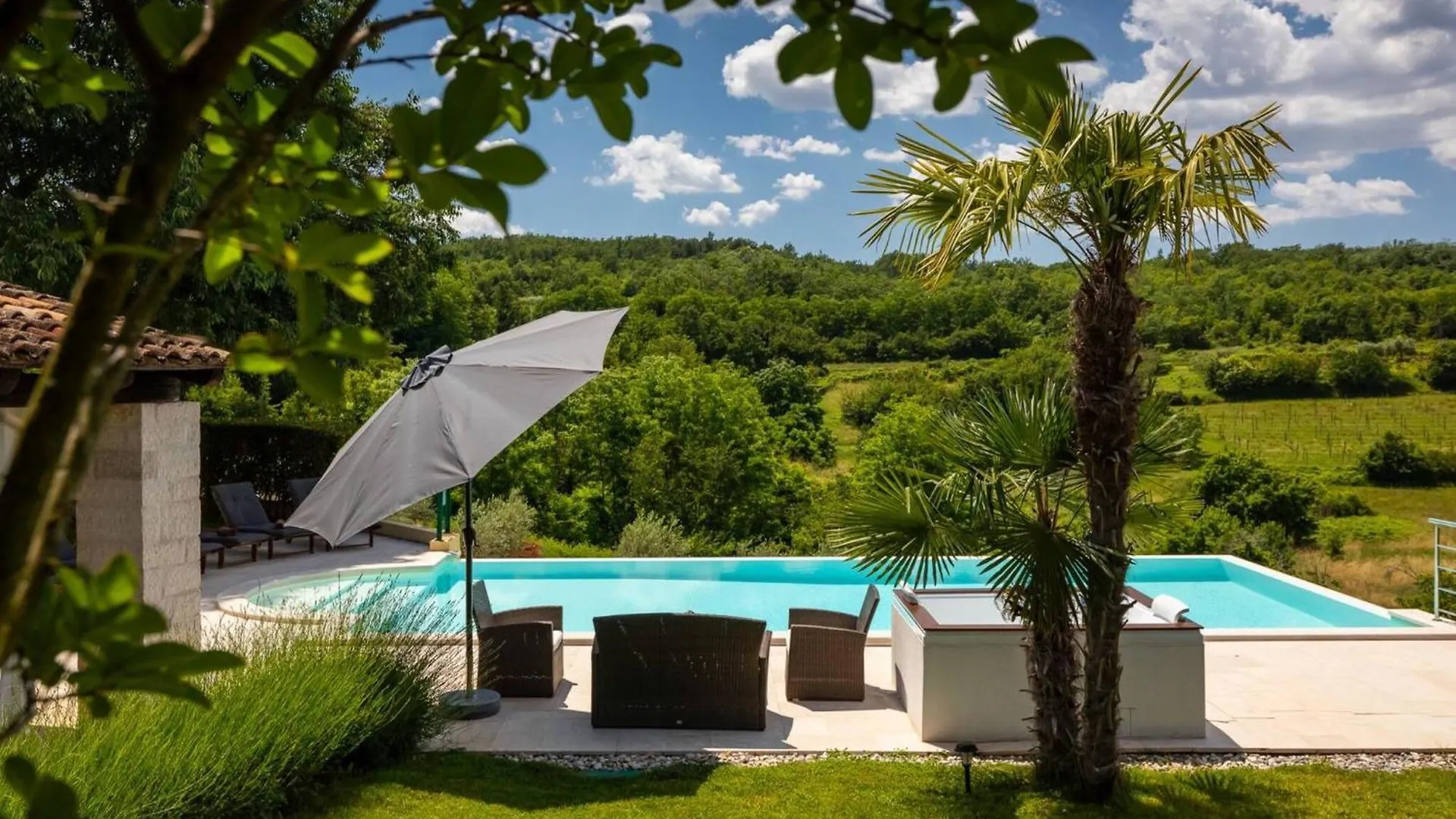 Rustic Villa Zvonar With Pool In Motovun Rakotule