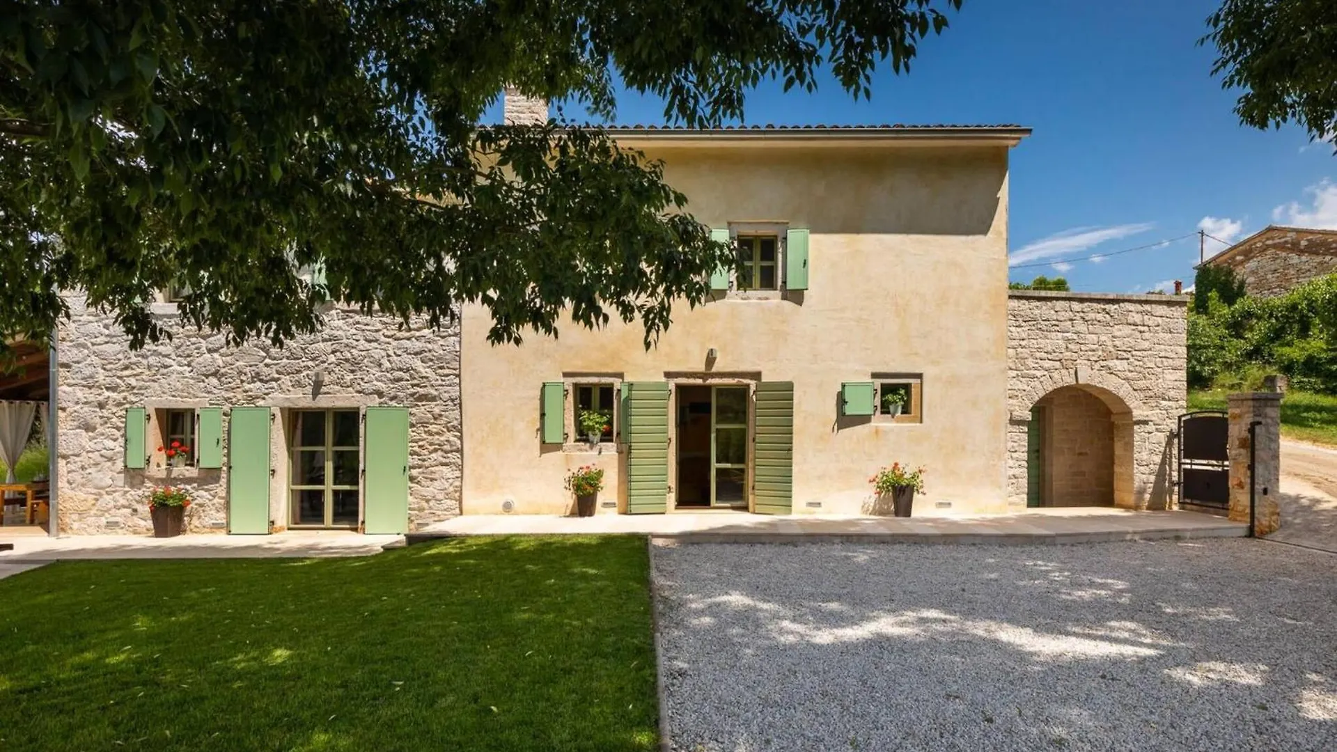 Rustic Villa Zvonar With Pool In Motovun Rakotule